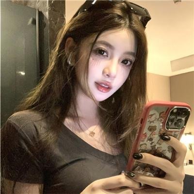 沙滩上的夏娃